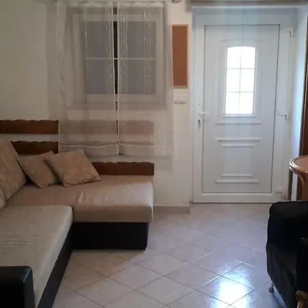 Cukarin Vacation House *